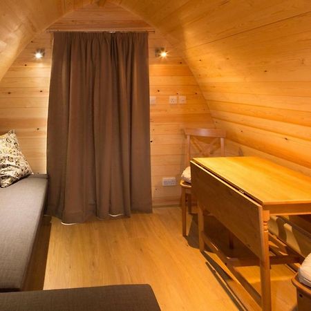 Mallow Glamping Pod チェルトナム エクステリア 写真